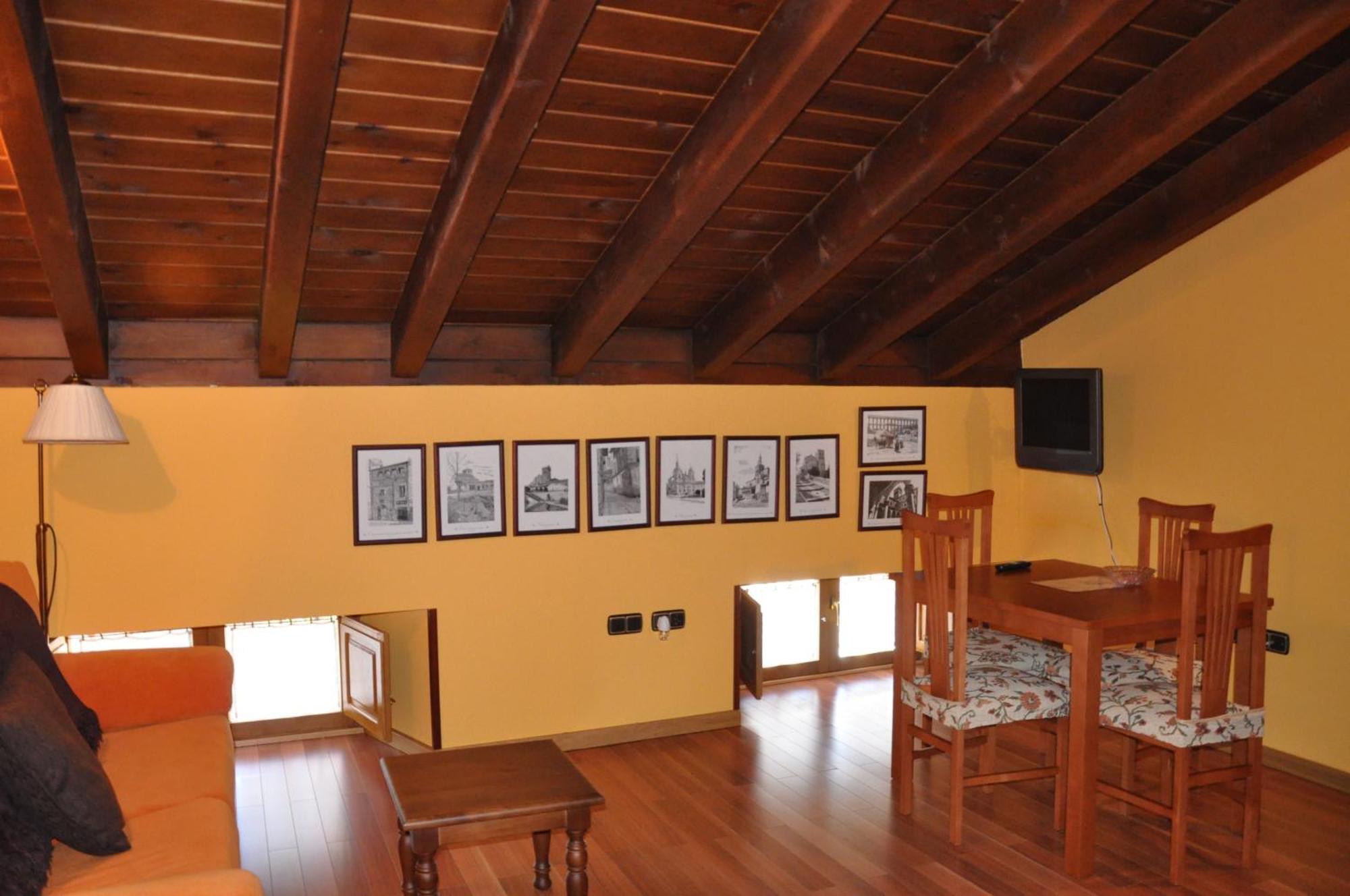 Aparthotel Santa Marina Cuéllar Quarto foto